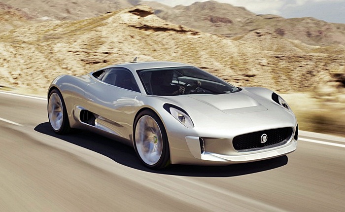 Divulgação O diretor mundial da Jaguar, Adrian Hallmark, confirmou esta semana que a montadora inglesa desistiu de produzir o supercupê híbrido C-X75, revelado no Sal...